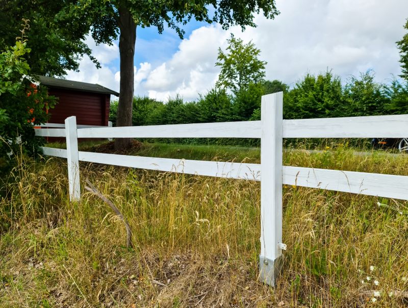 Nature-themed Fence Design